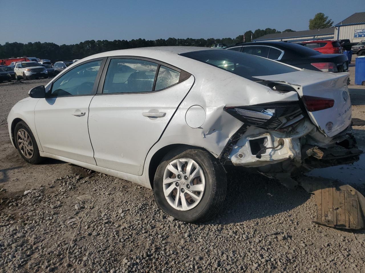 2019 Hyundai Elantra Se - Image 2