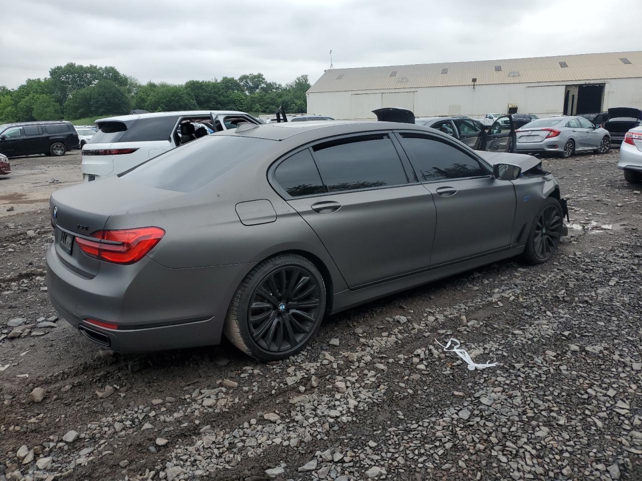 2016 BMW 750 Xi - Image 3