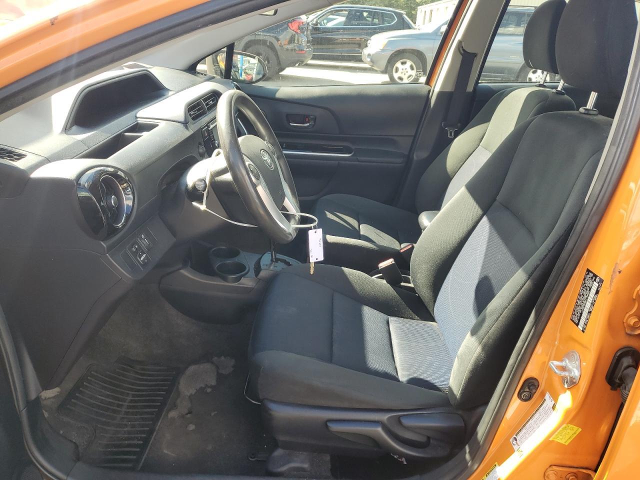2016 Toyota Prius C - Фото 7