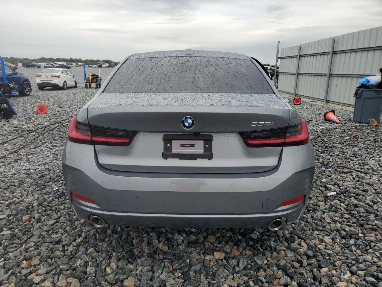 2025 BMW 330I - Фото 6