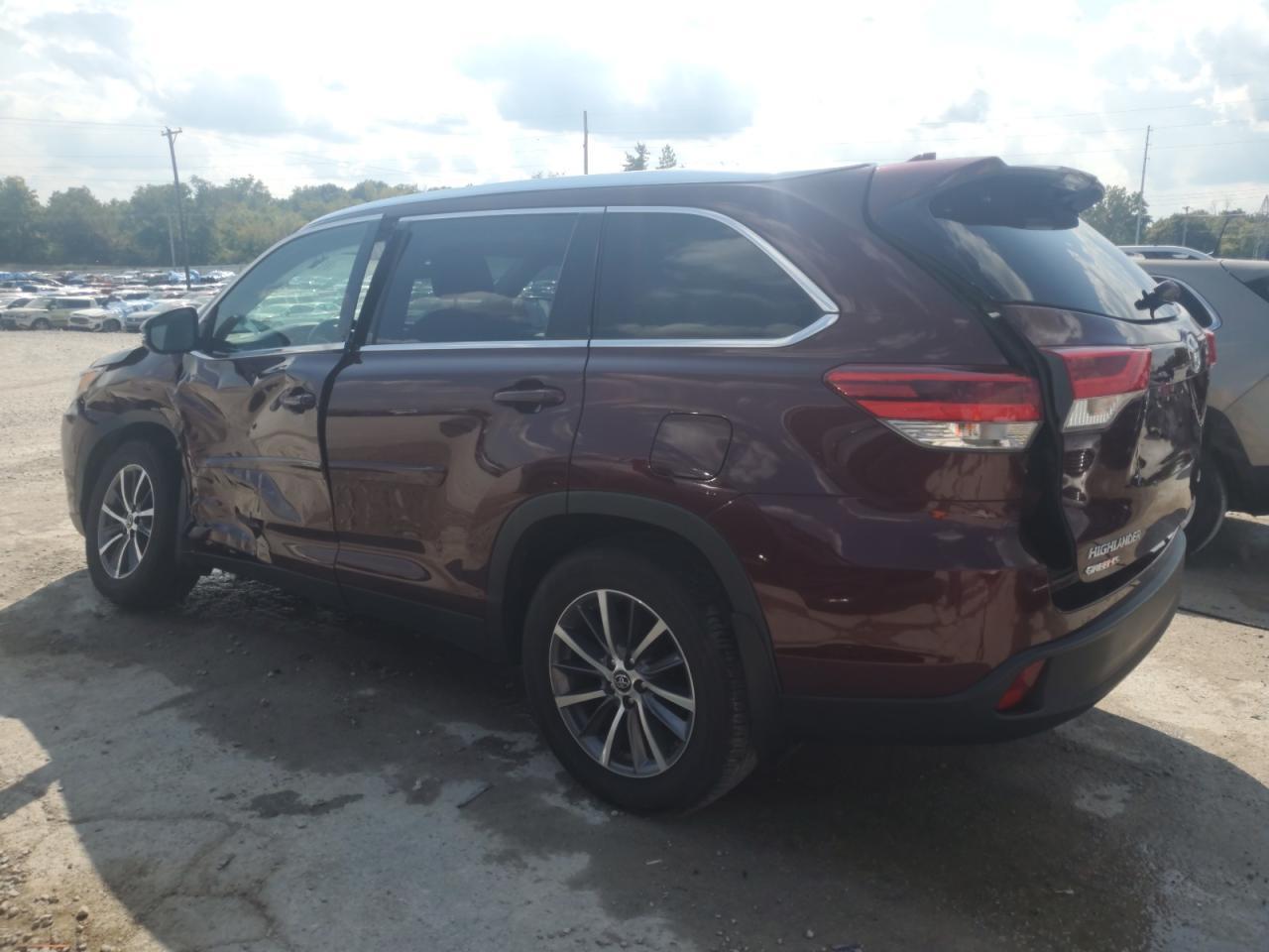 2019 Toyota Highlander Se - Фото 2