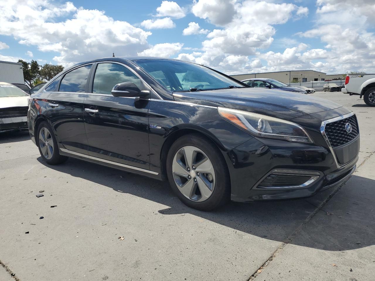 2016 Hyundai Sonata Hybrid - Image 4