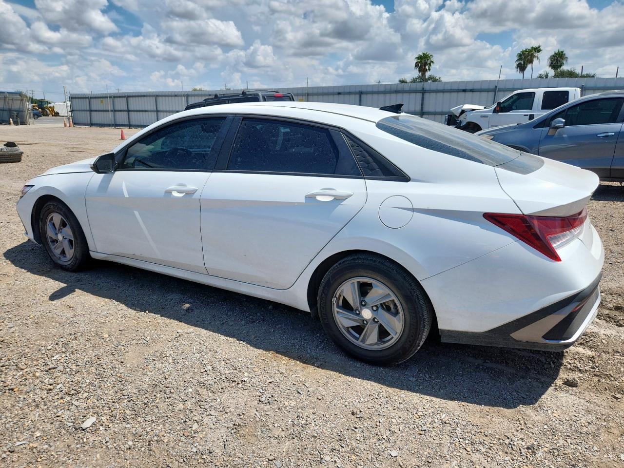 2024 Hyundai Elantra Se - Фото 2