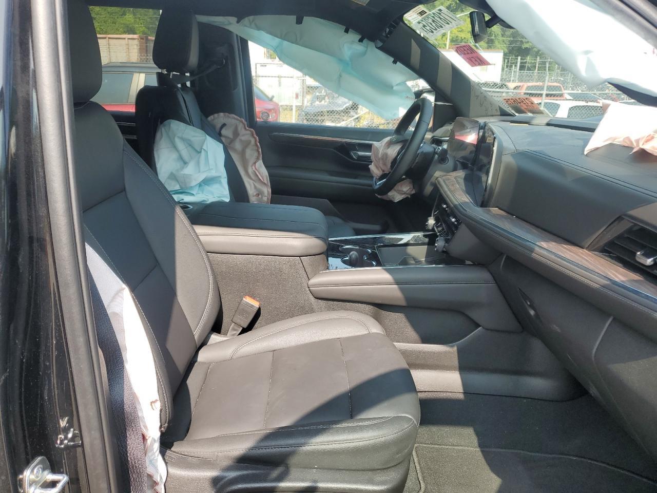 2025 Chevrolet Suburban K1500 Z71 - Image 7