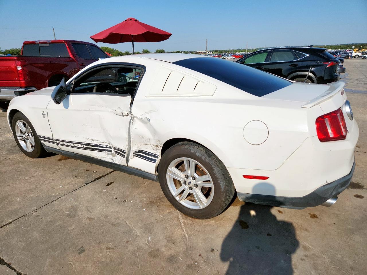 2011 Ford Mustang - Фото 2