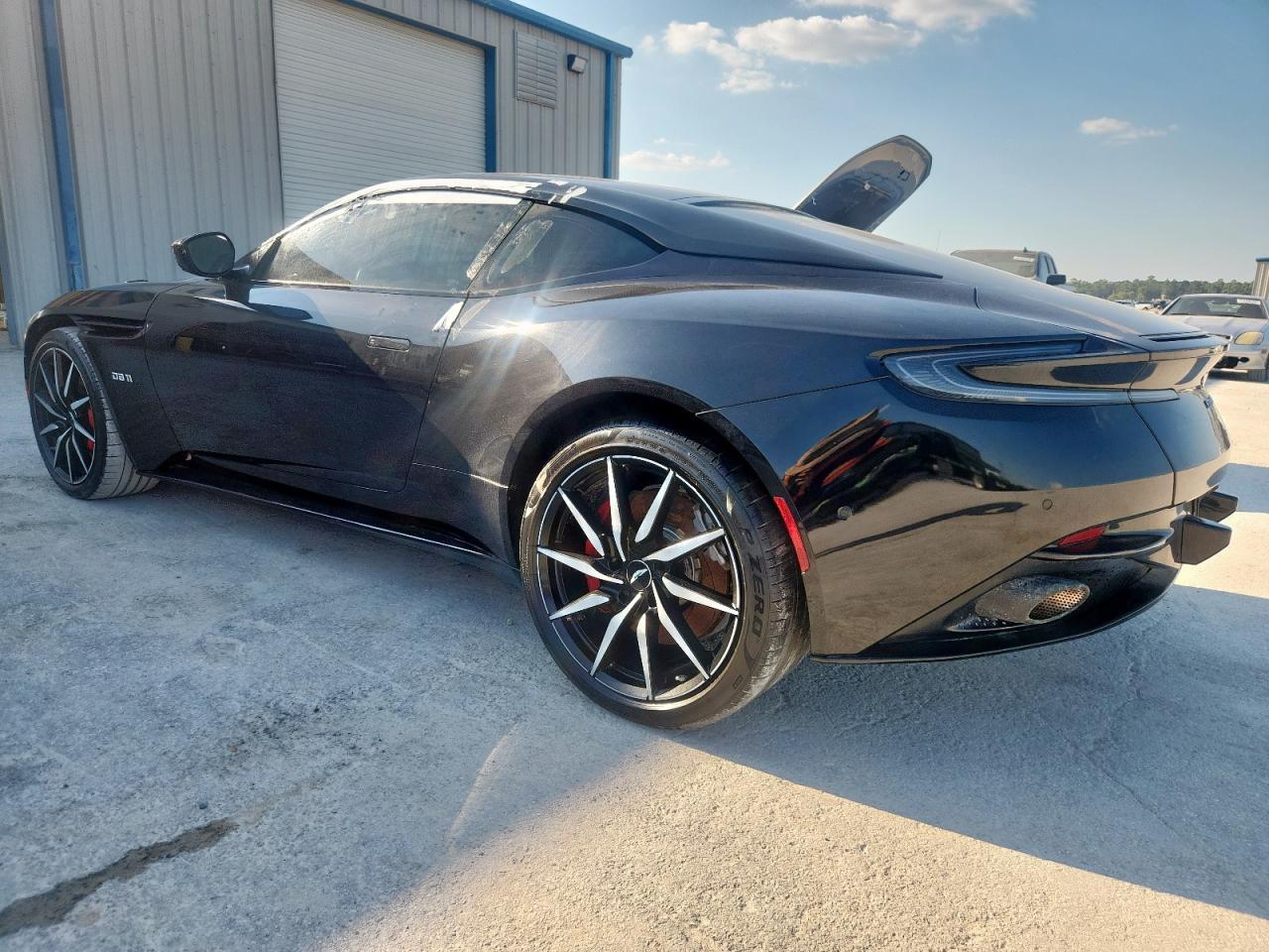 2018 Aston Martin Db11 - Фото 2