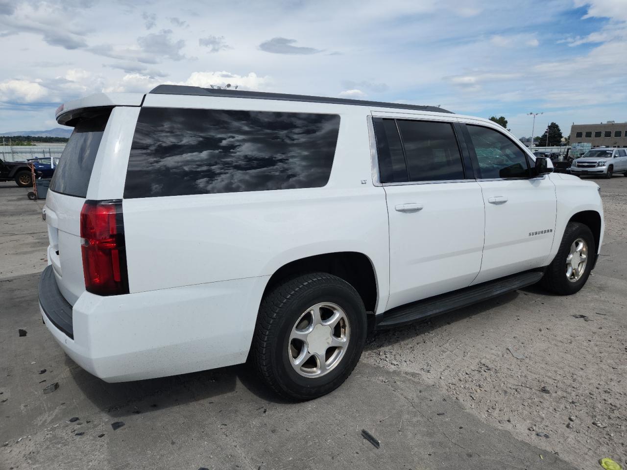 2015 Chevrolet Suburban K1500 Lt - Image 3