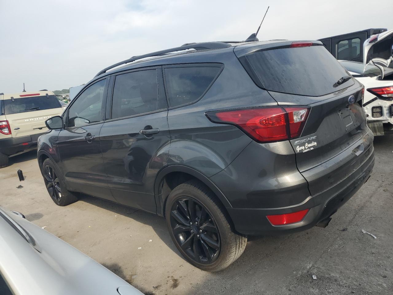 2019 Ford Escape Se - Фото 2