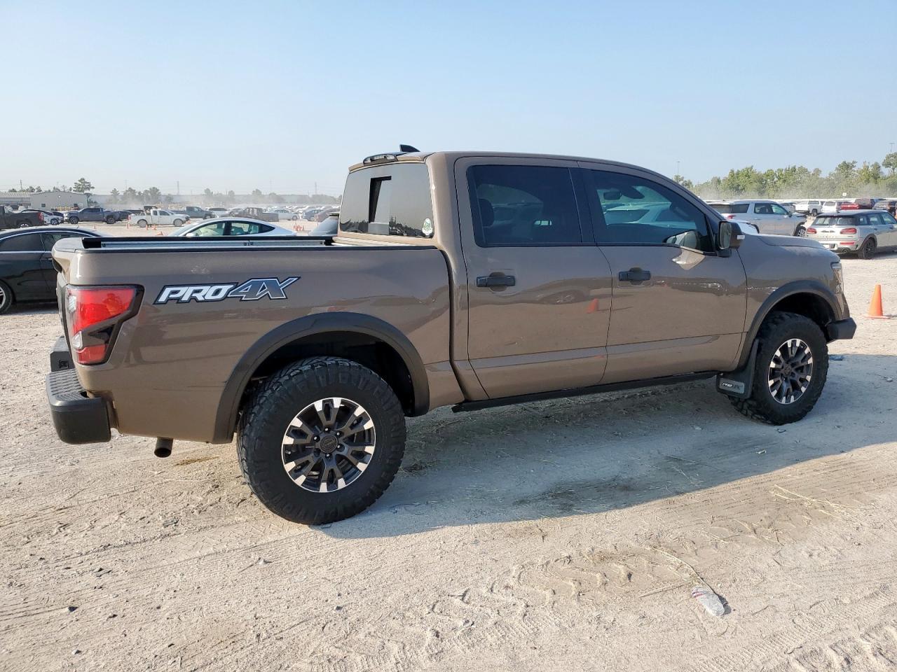 2023 Nissan Titan Sv - Фото 3