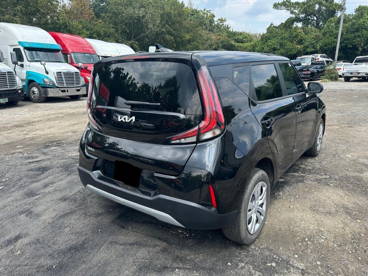 2023 Kia Soul Lx - Image 4