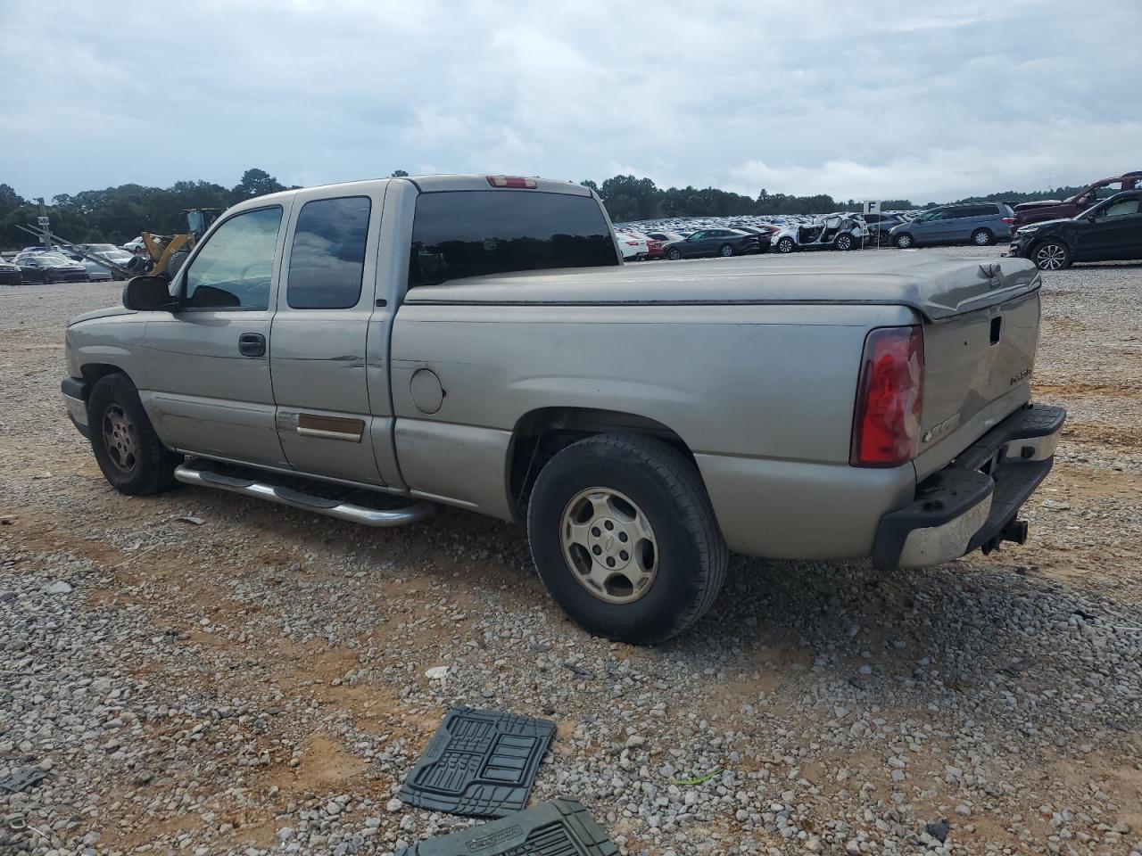2003 Chevrolet Silverado C1500 - Image 2