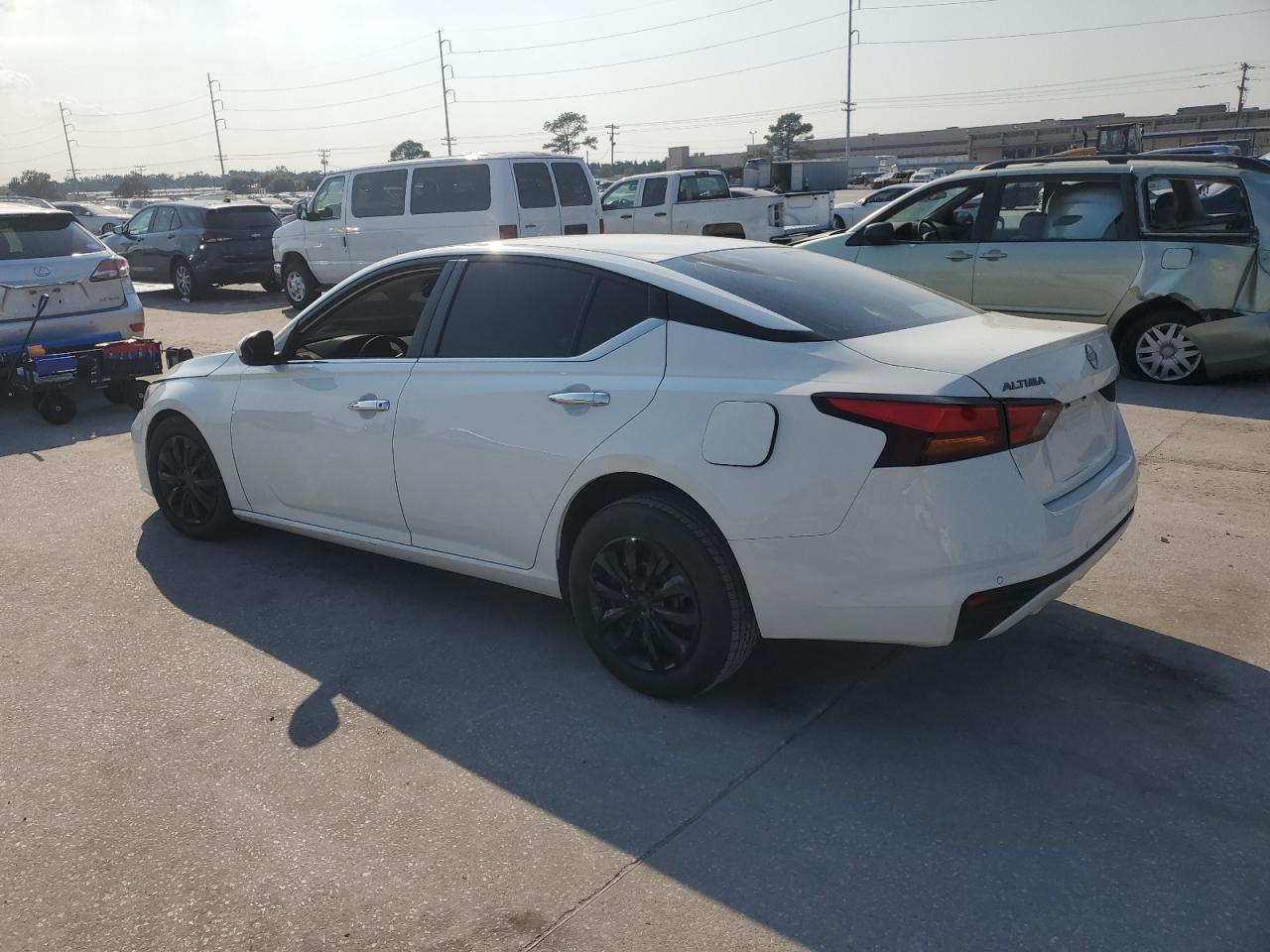 2023 Nissan Altima S - Фото 2