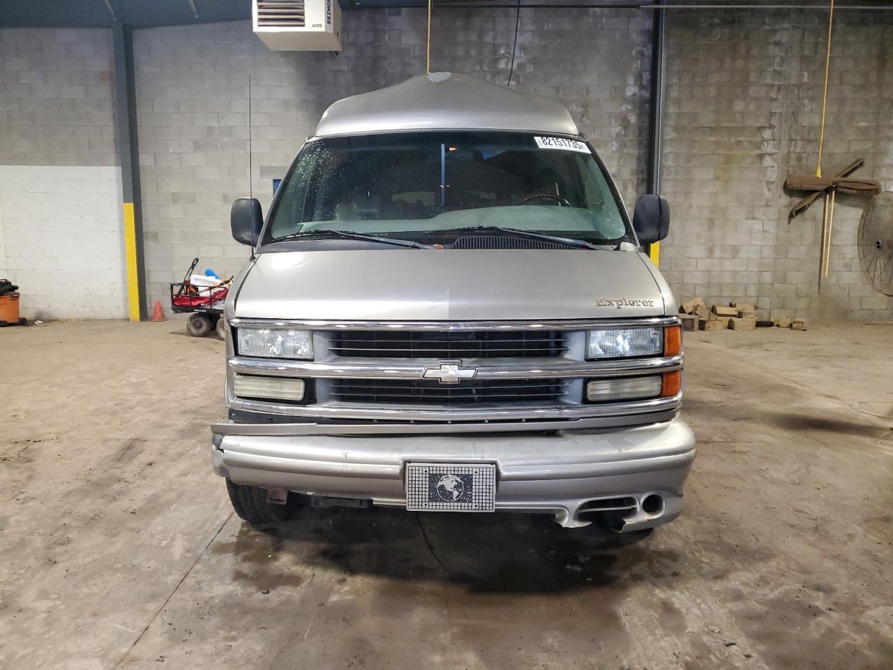 2002 Chevrolet Express G2500 - Фото 5