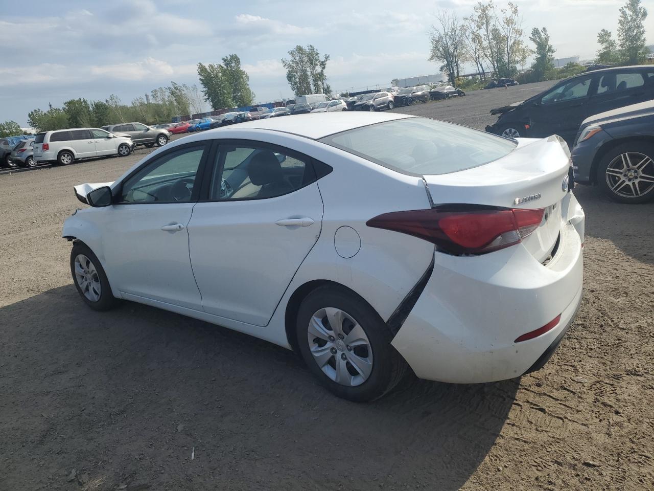 2015 Hyundai Elantra - Фото 2