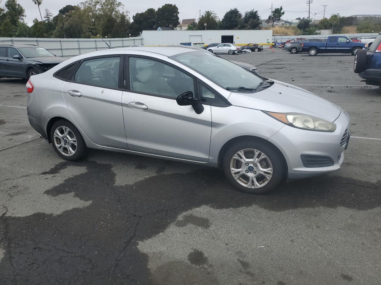 2015 Ford Fiesta Se - Фото 4