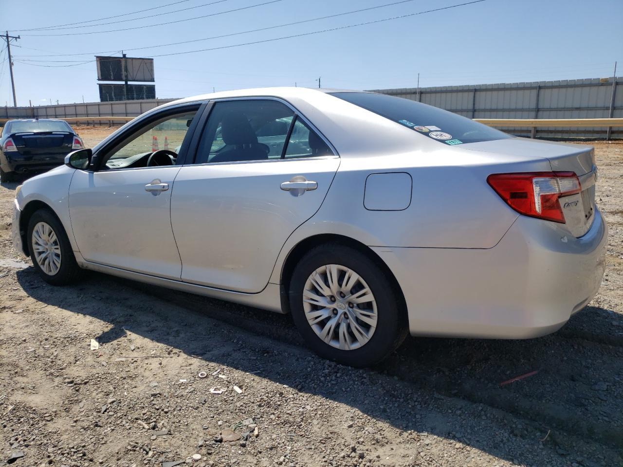 2013 Toyota Camry L - Фото 2