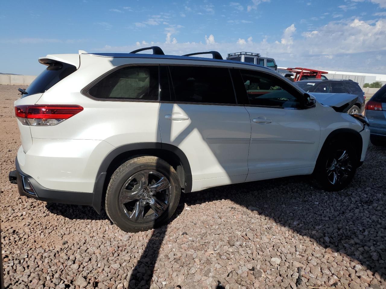 2019 Toyota Highlander Limited - Image 3