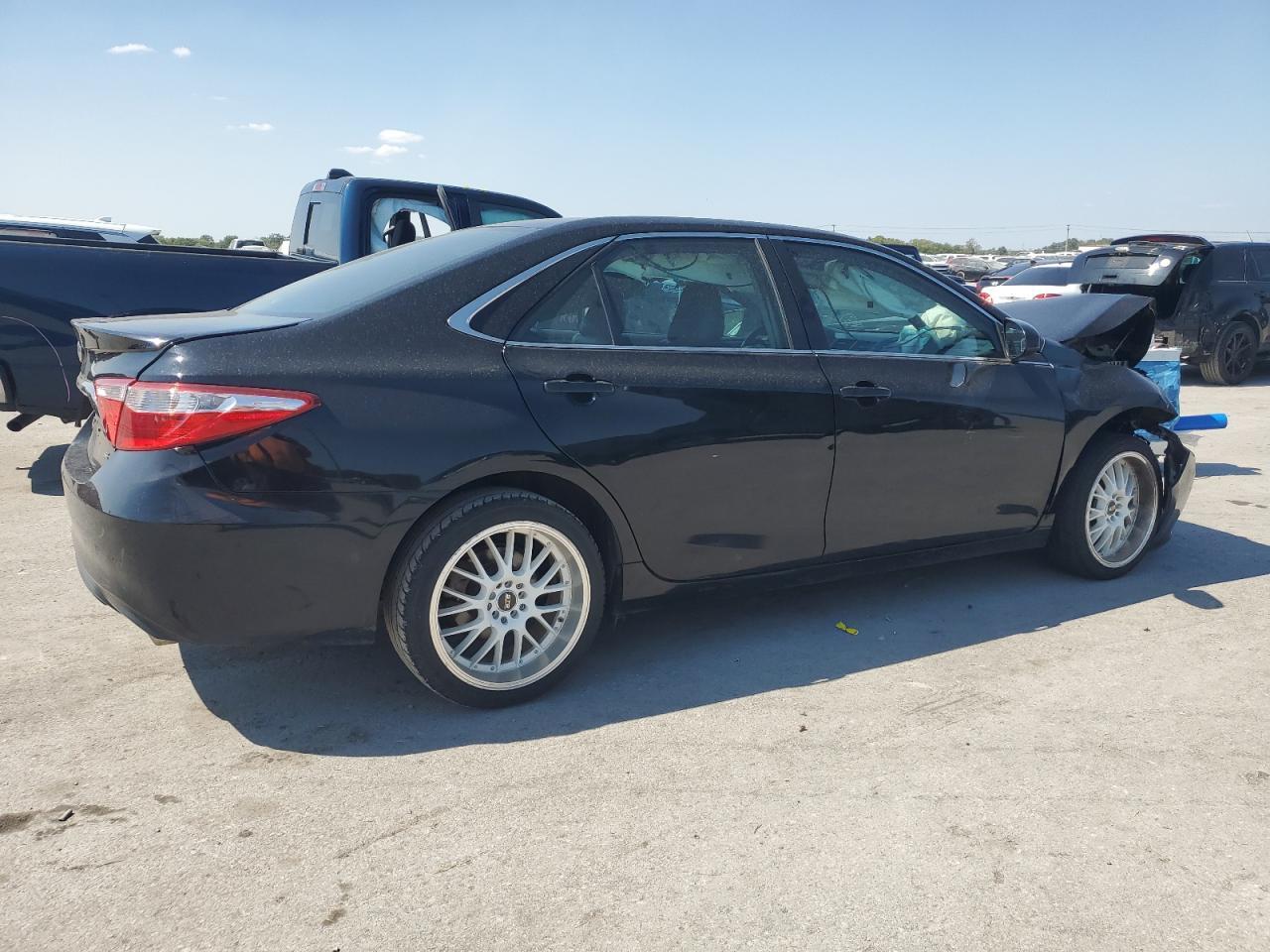 2016 Toyota Camry Le - Фото 3