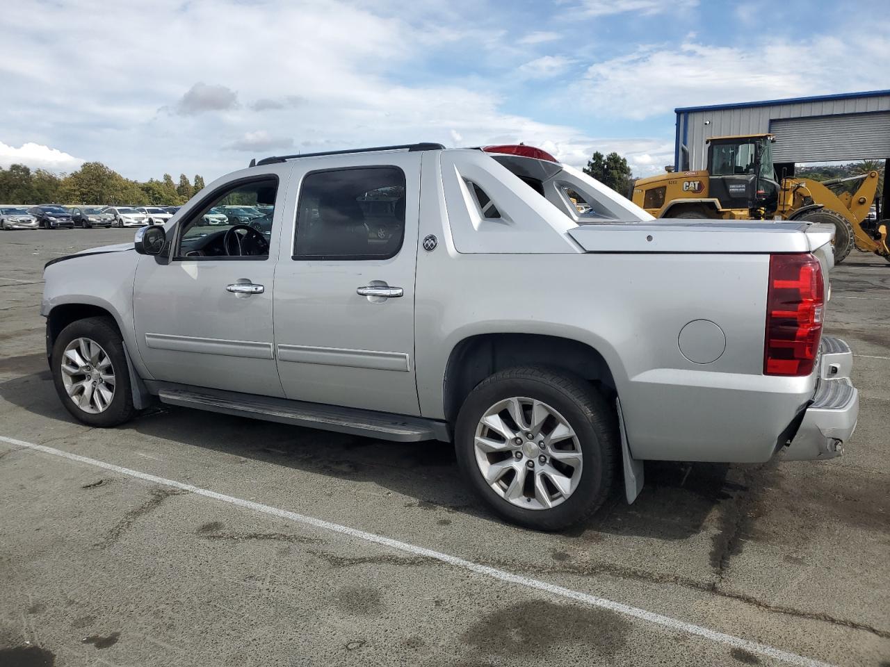 2013 Chevrolet Avalanche Ls - Фото 2