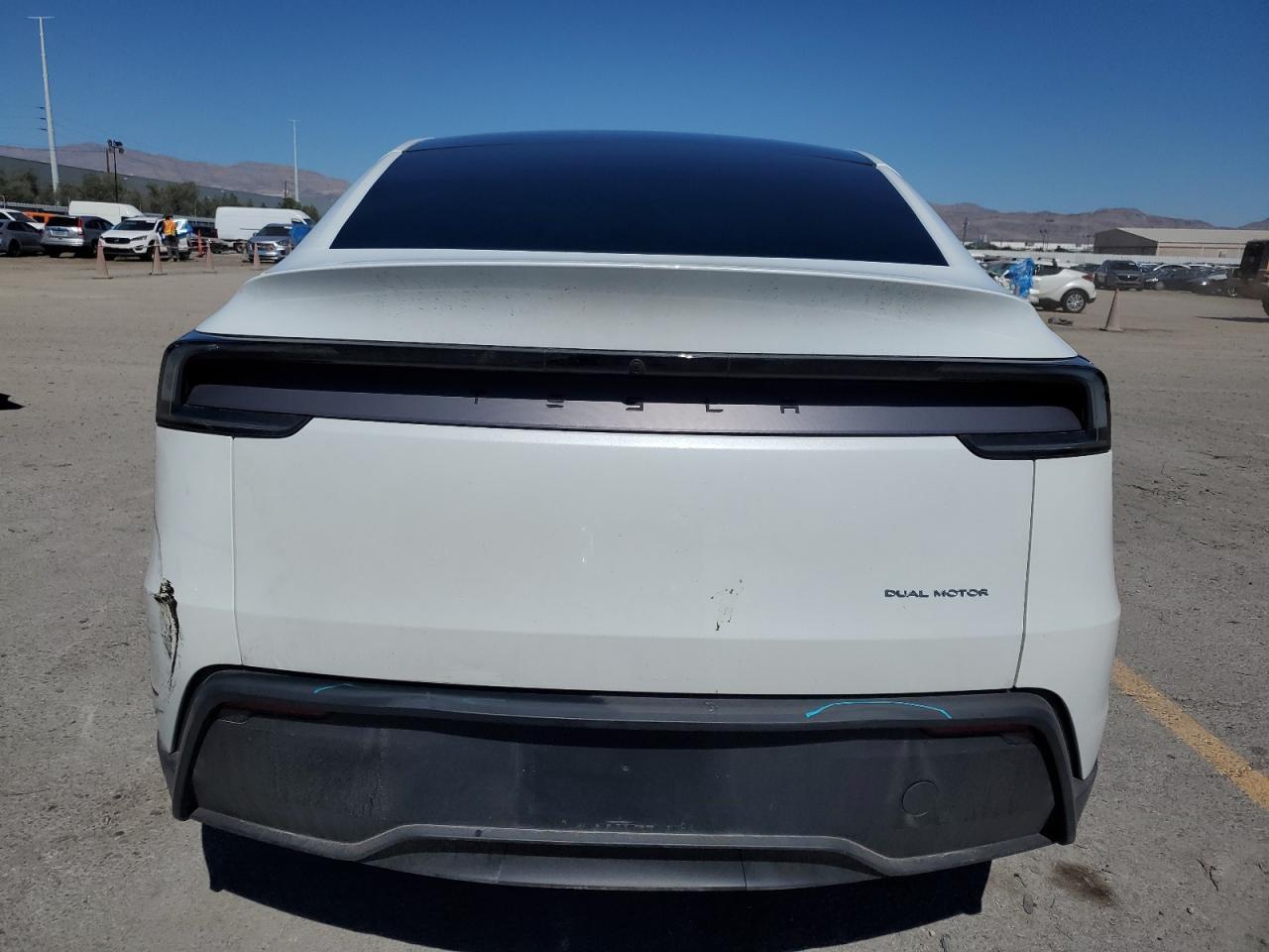 2026 Tesla Model Y - Фото 6