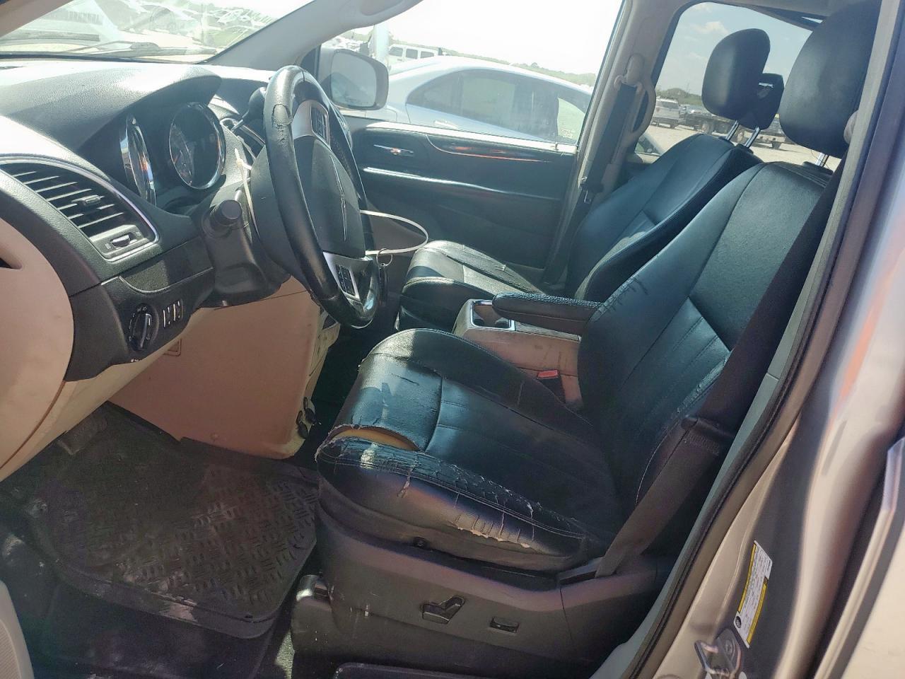 2014 Chrysler Town & Country Touring - Фото 7