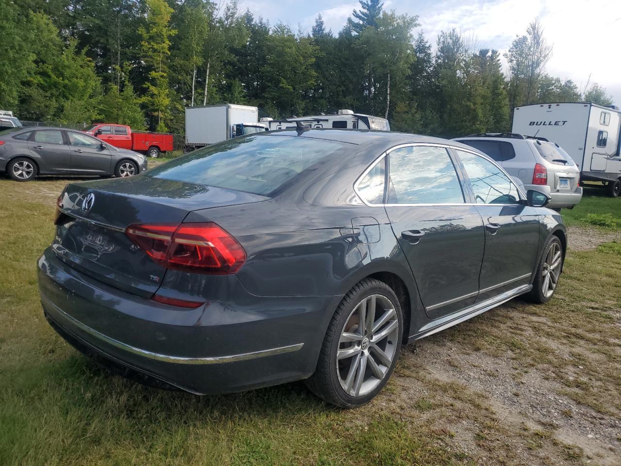 2017 Volkswagen Passat R-Line - Image 4