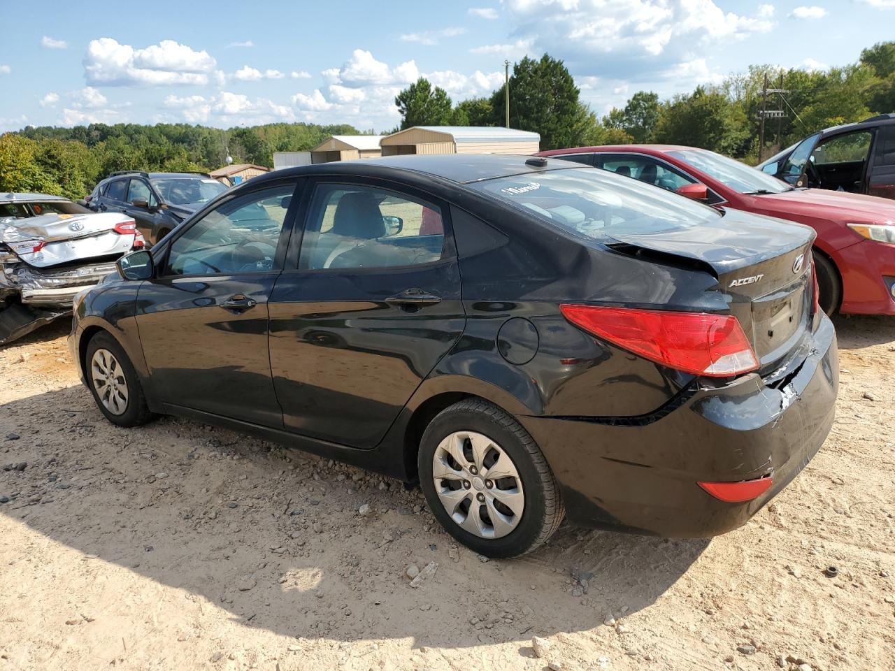 2017 Hyundai Accent Se - Фото 2