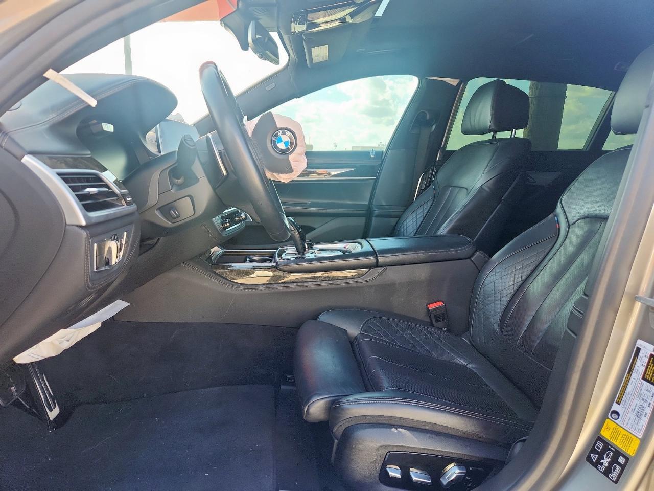 2020 BMW 750 Xi - Image 7