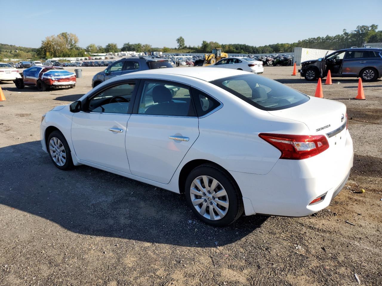 2016 Nissan Sentra S - Фото 2