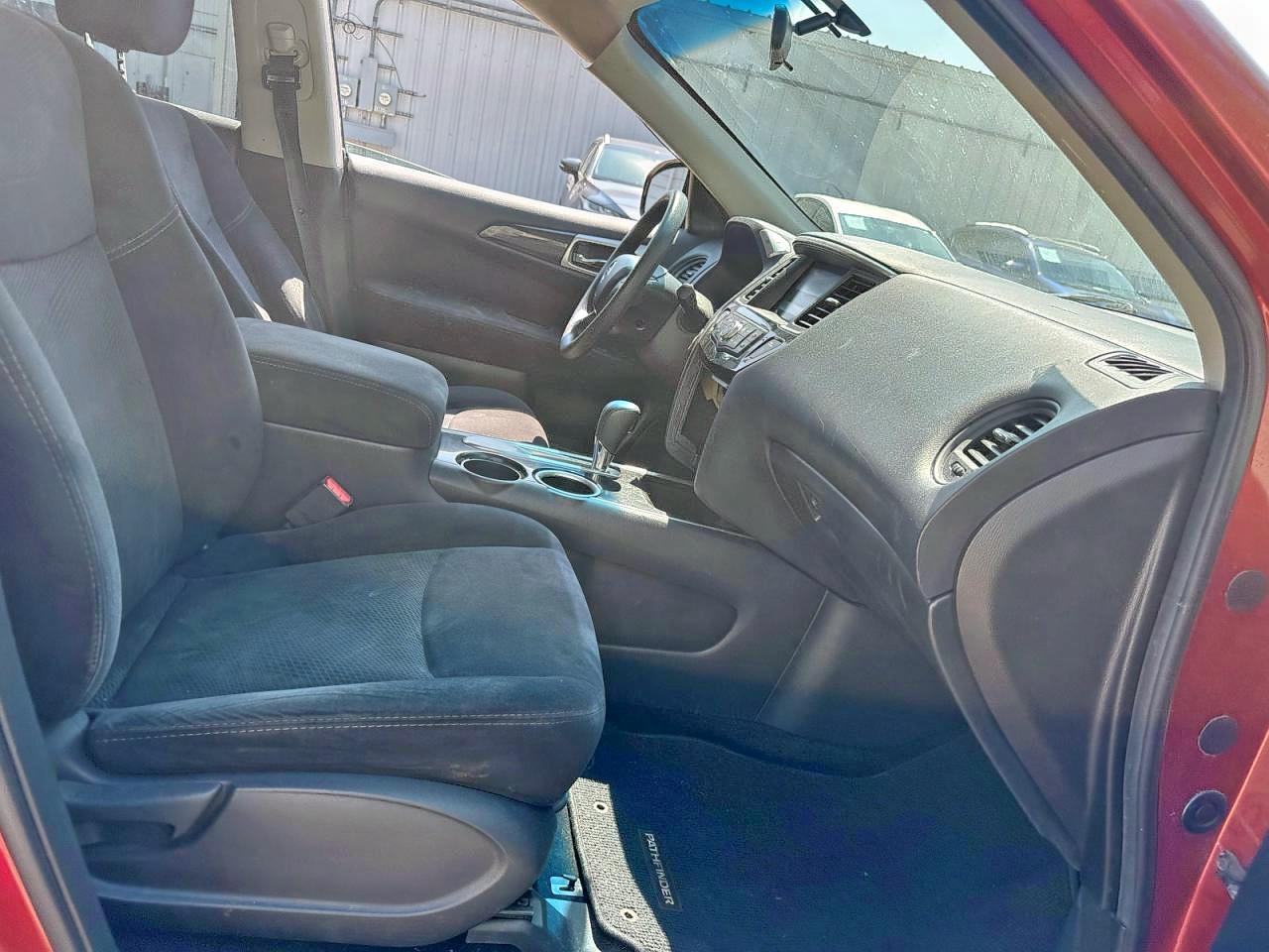 2014 Nissan Pathfinder S - Image 5