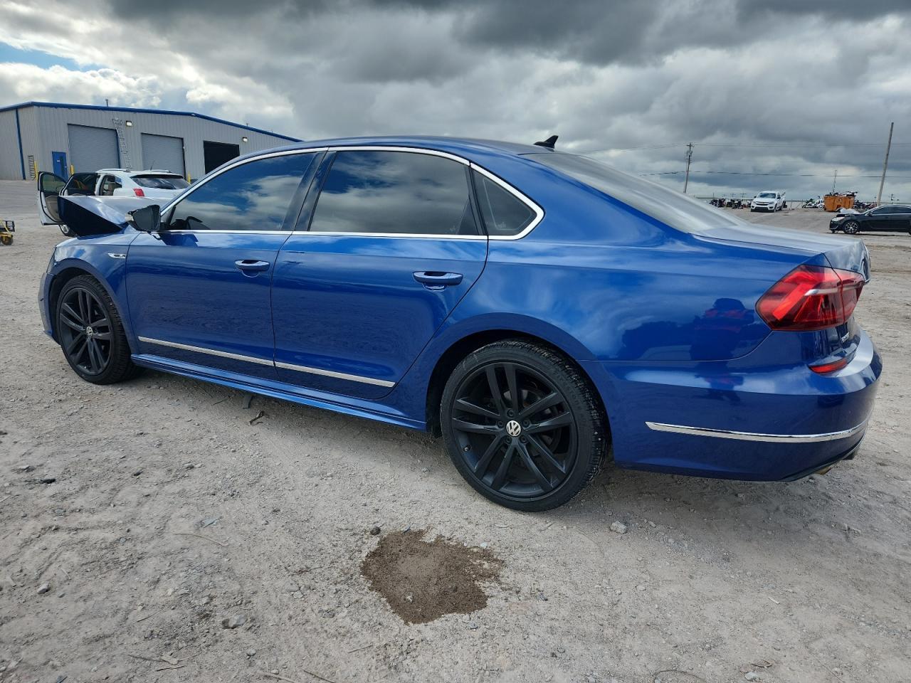 2017 Volkswagen Passat R-Line - Фото 2