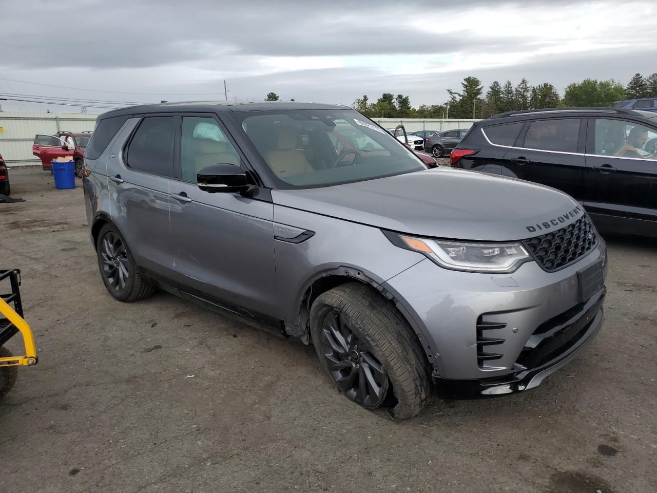 2024 Land Rover Discovery Dynamic Se - Image 4