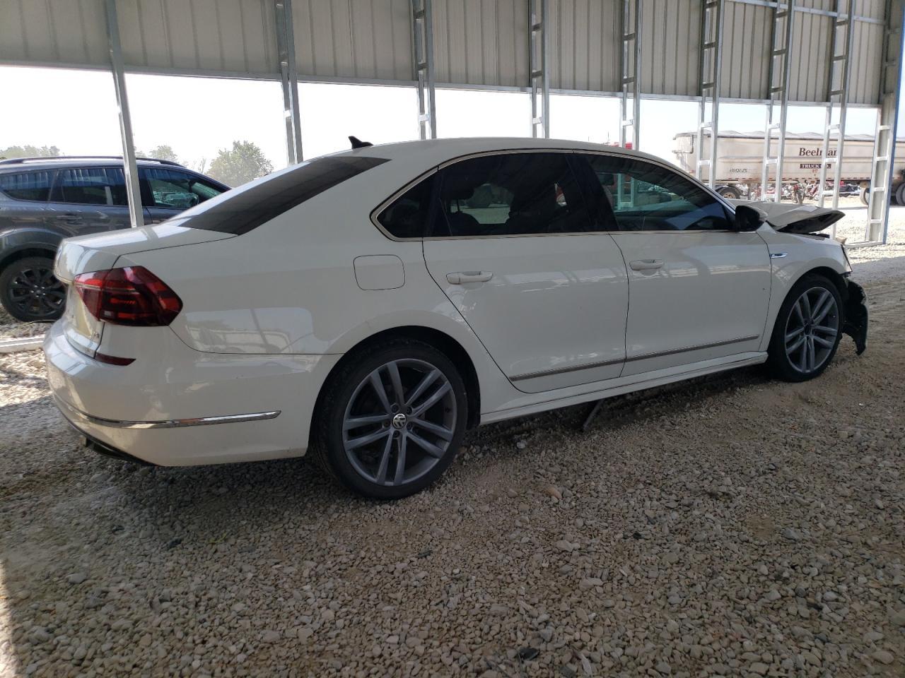 2017 Volkswagen Passat R-Line - Image 3