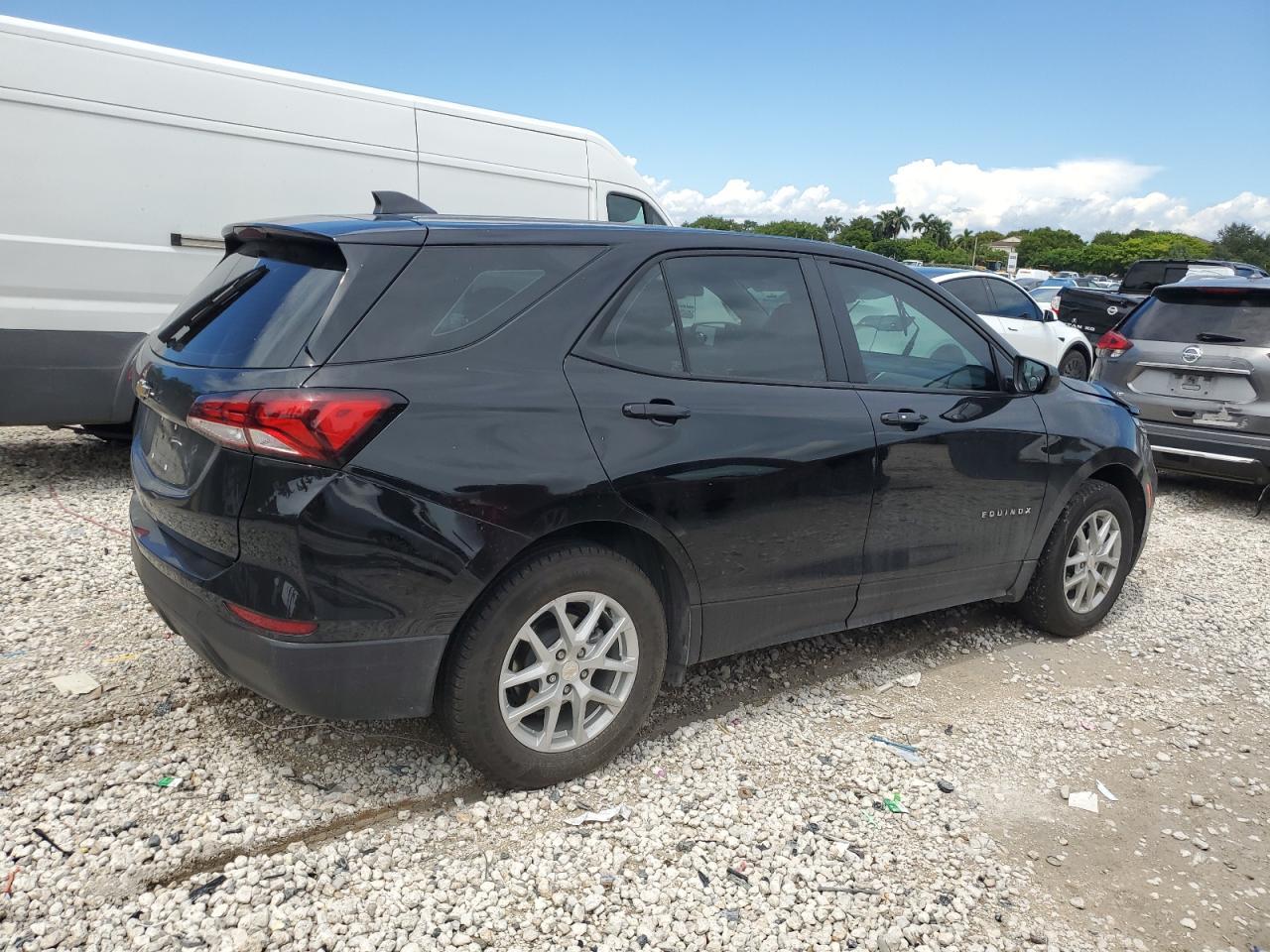 2023 Chevrolet Equinox Ls - Image 3