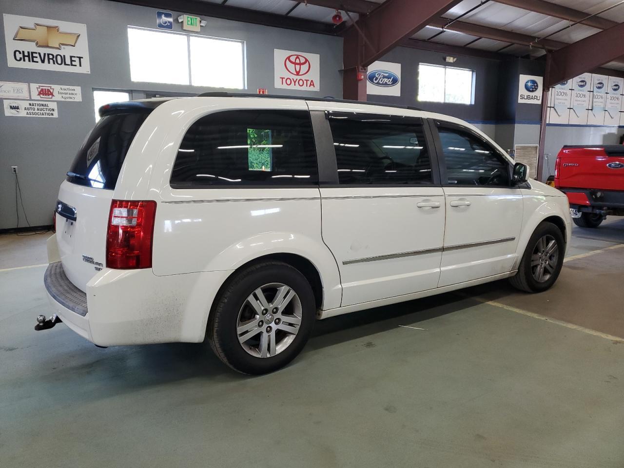 2010 Dodge Grand Caravan Crew - Image 3