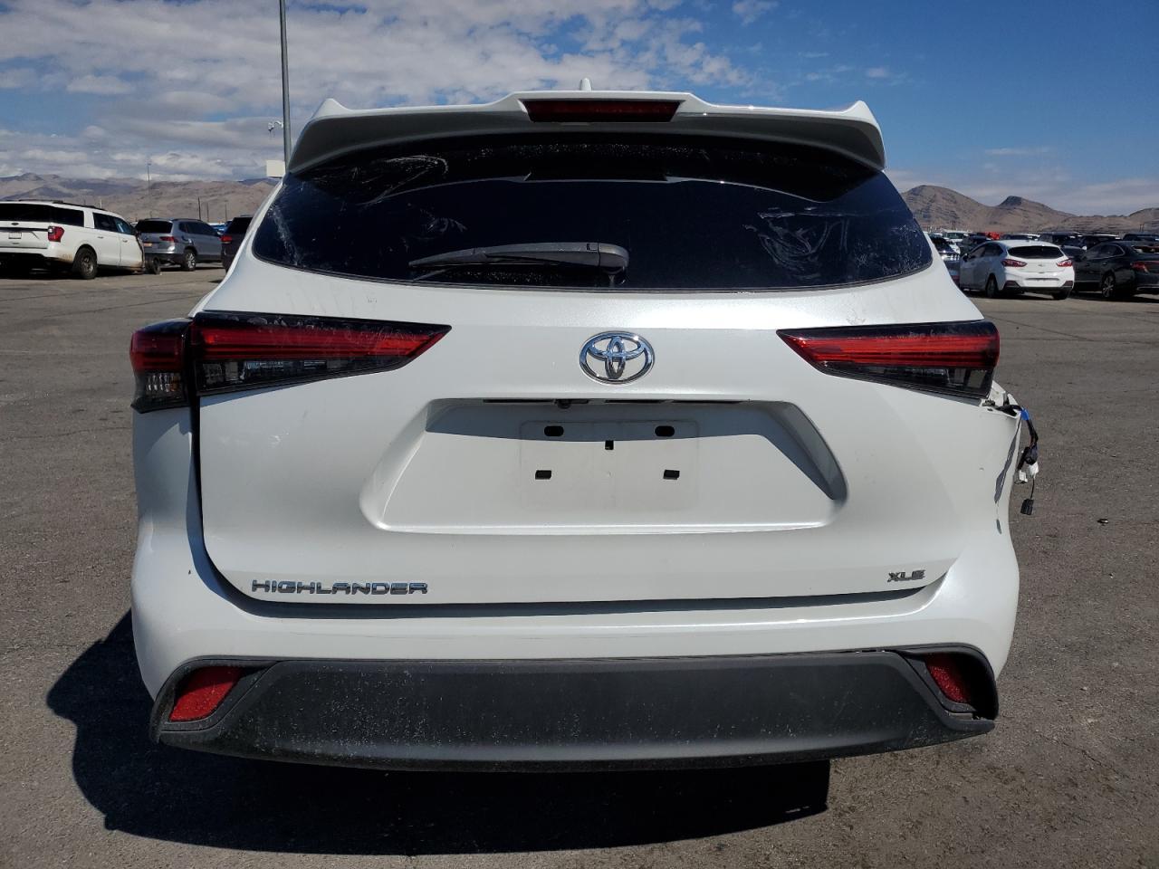2022 Toyota Highlander - Image 6