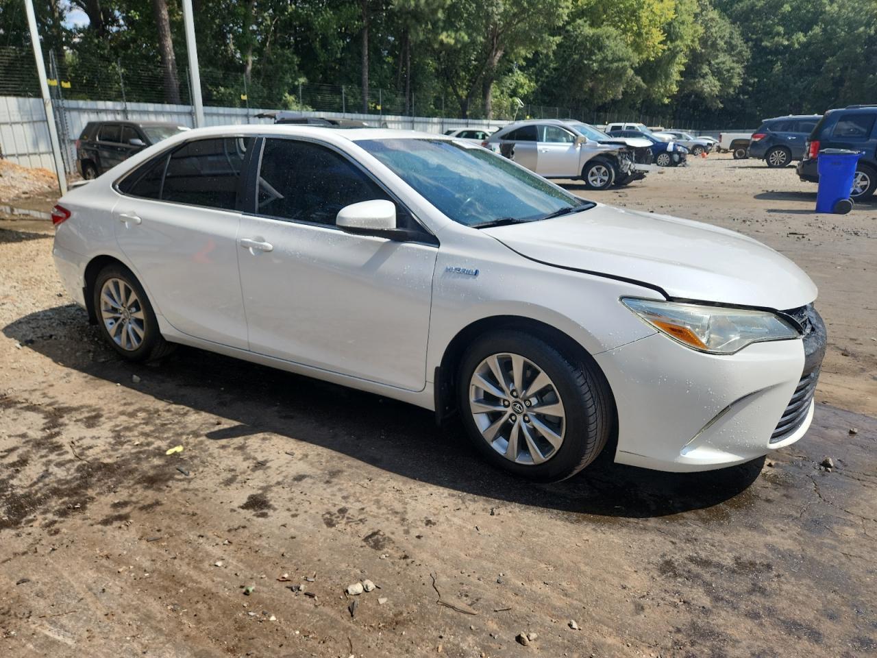 2016 Toyota Camry Hybrid - Image 4