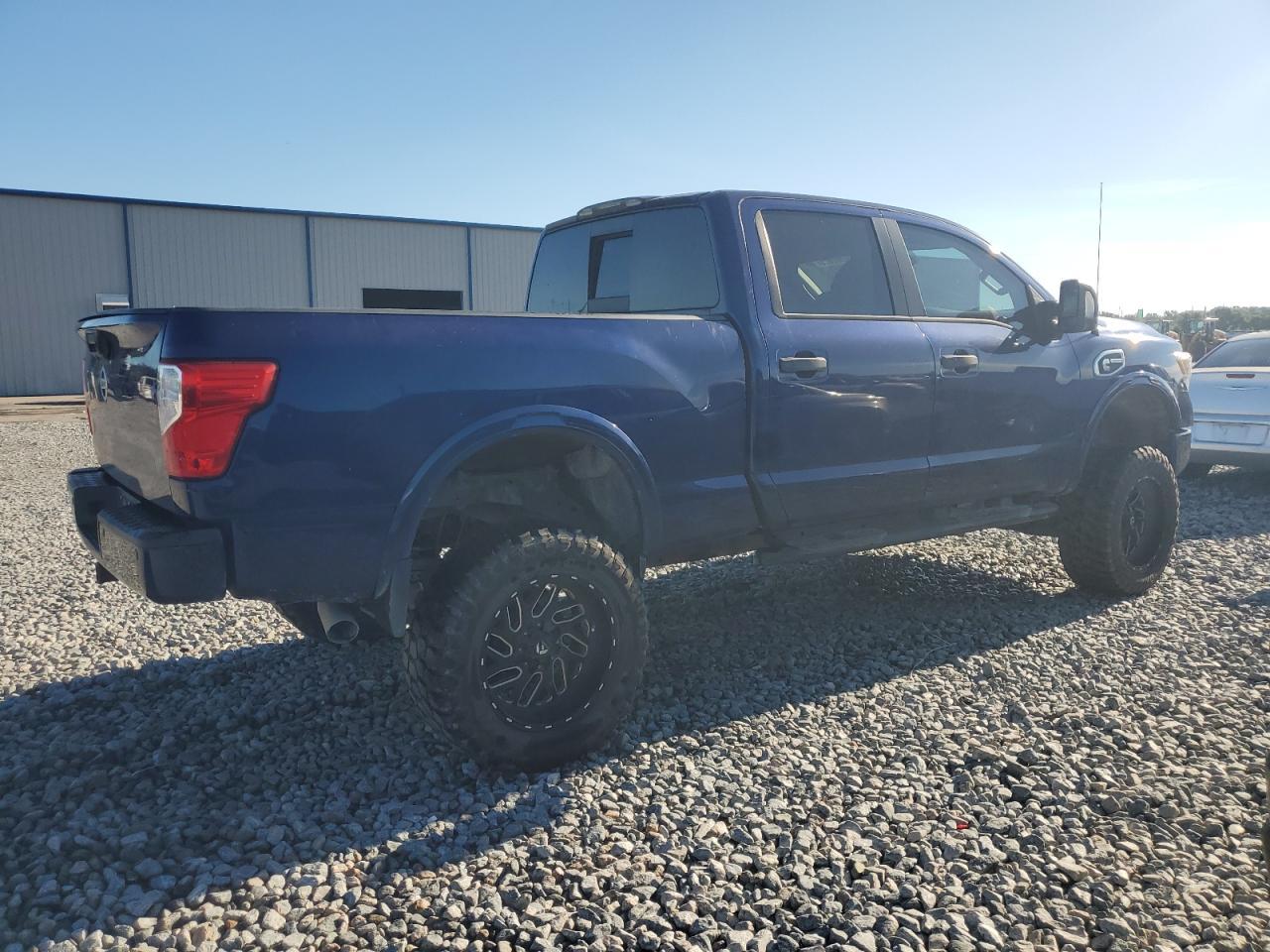 2017 Nissan Titan Xd Sl - Image 3