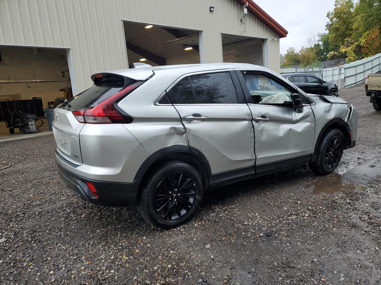 2023 Mitsubishi Eclipse Cross Le - Image 3