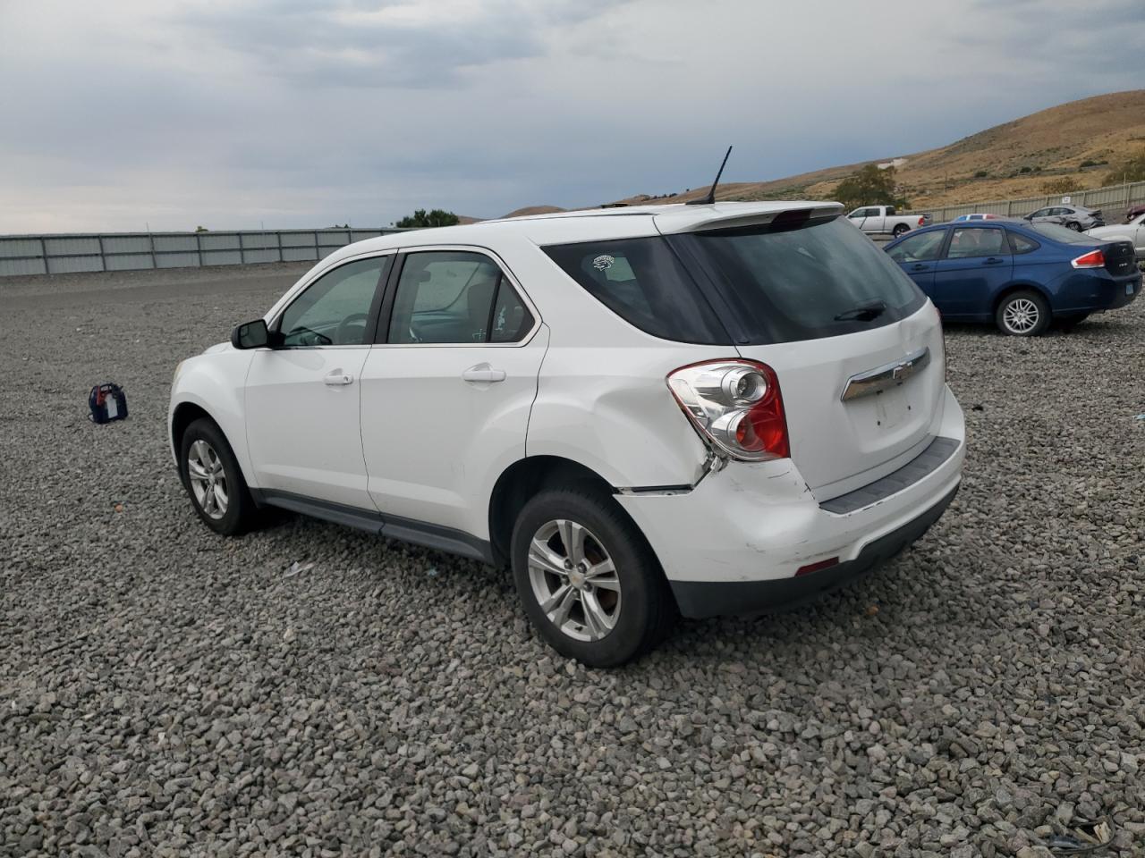 2013 Chevrolet Equinox Ls - Image 2