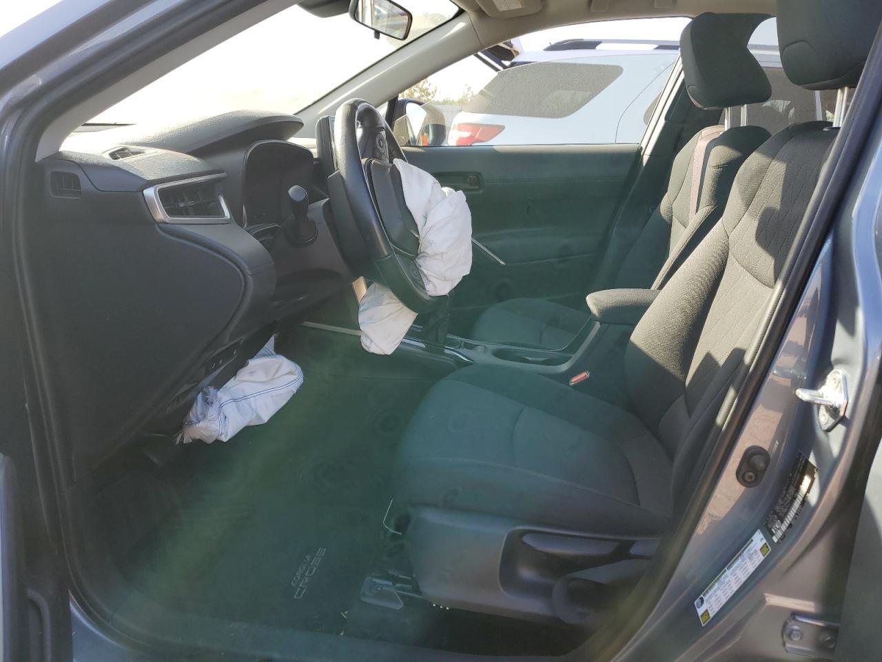 2022 Toyota Corolla Cross Le - Image 7
