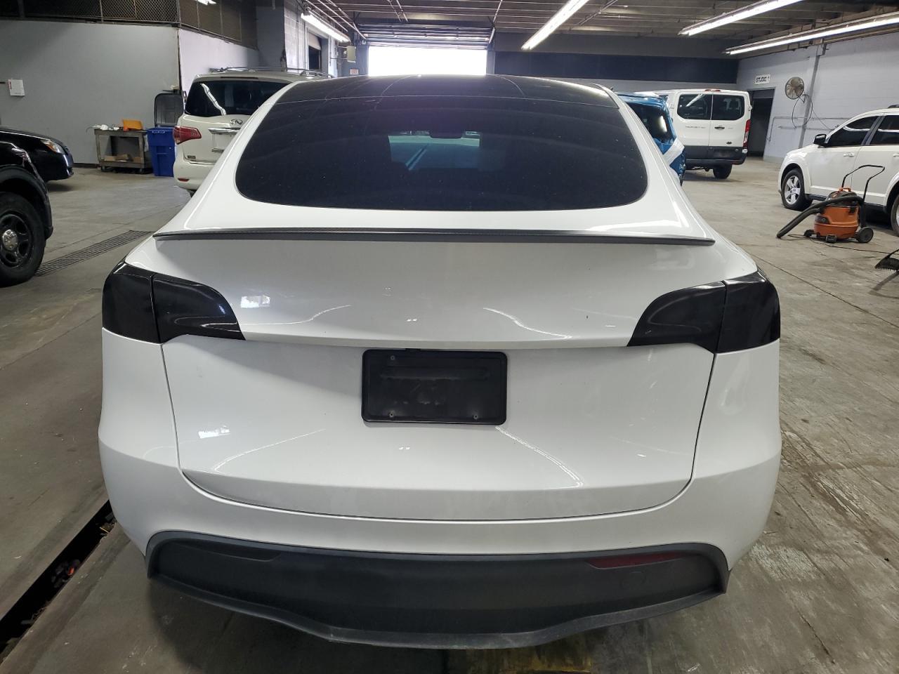 2023 Tesla Model Y - Image 6