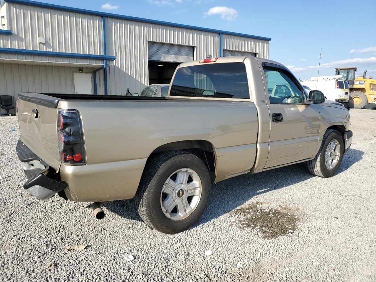 2005 Chevrolet Silverado C1500 - Фото 3