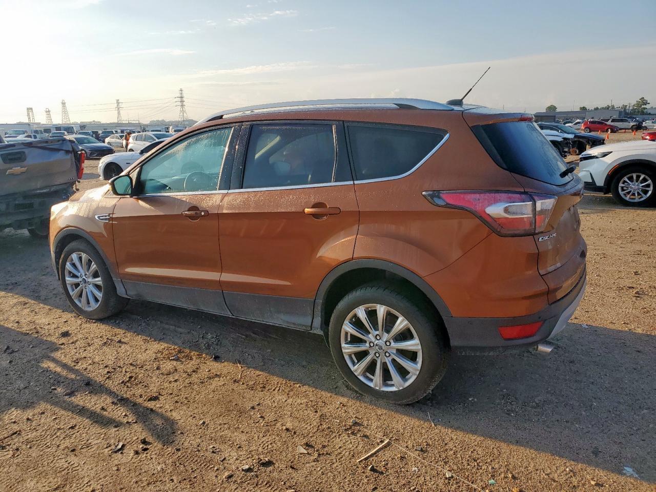 2017 Ford Escape Titanium - Фото 2