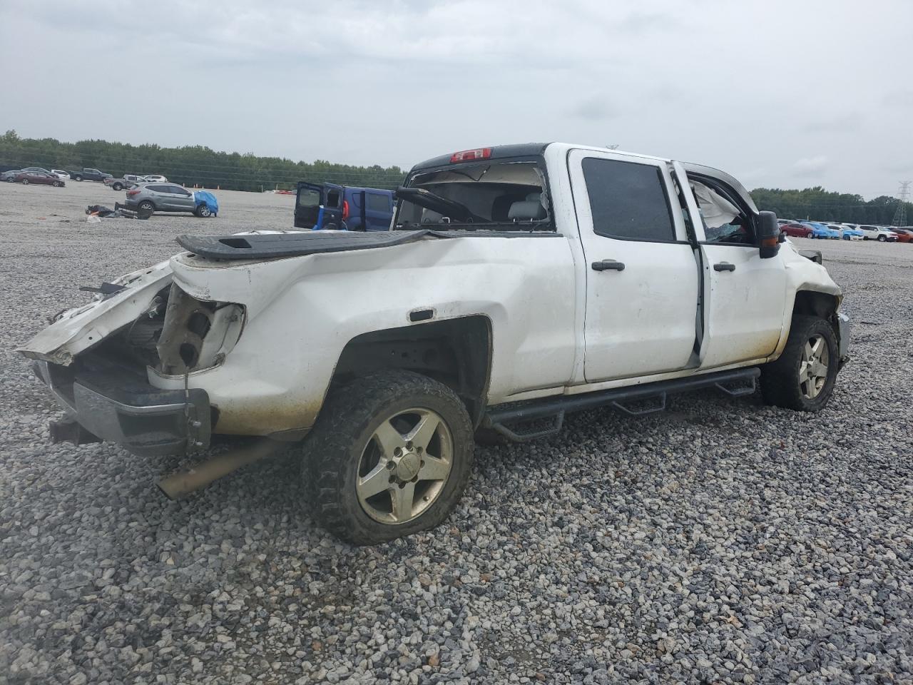 2015 Chevrolet Silverado C2500 Heavy Duty - Image 3