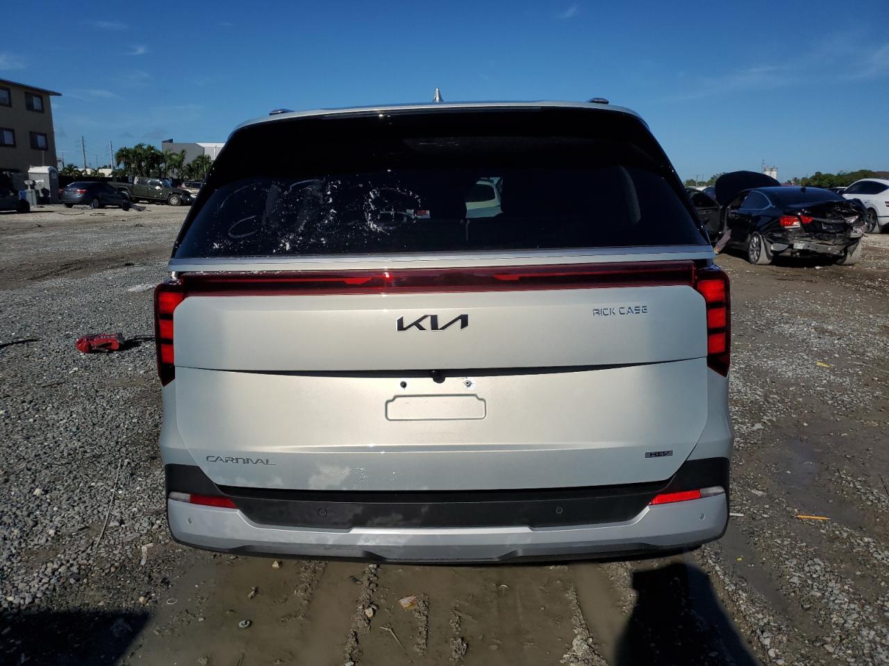 2025 Kia Carnival - Image 6