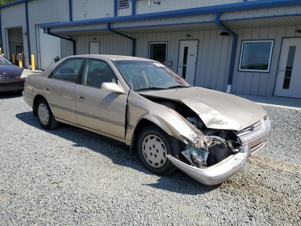 1999 Toyota Camry Le - Image 4