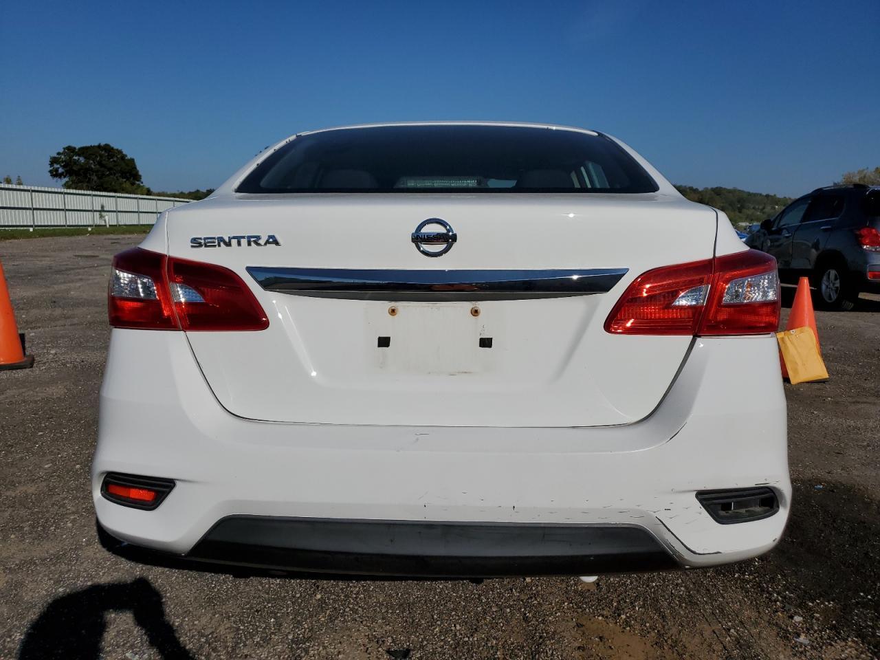 2016 Nissan Sentra S - Фото 6