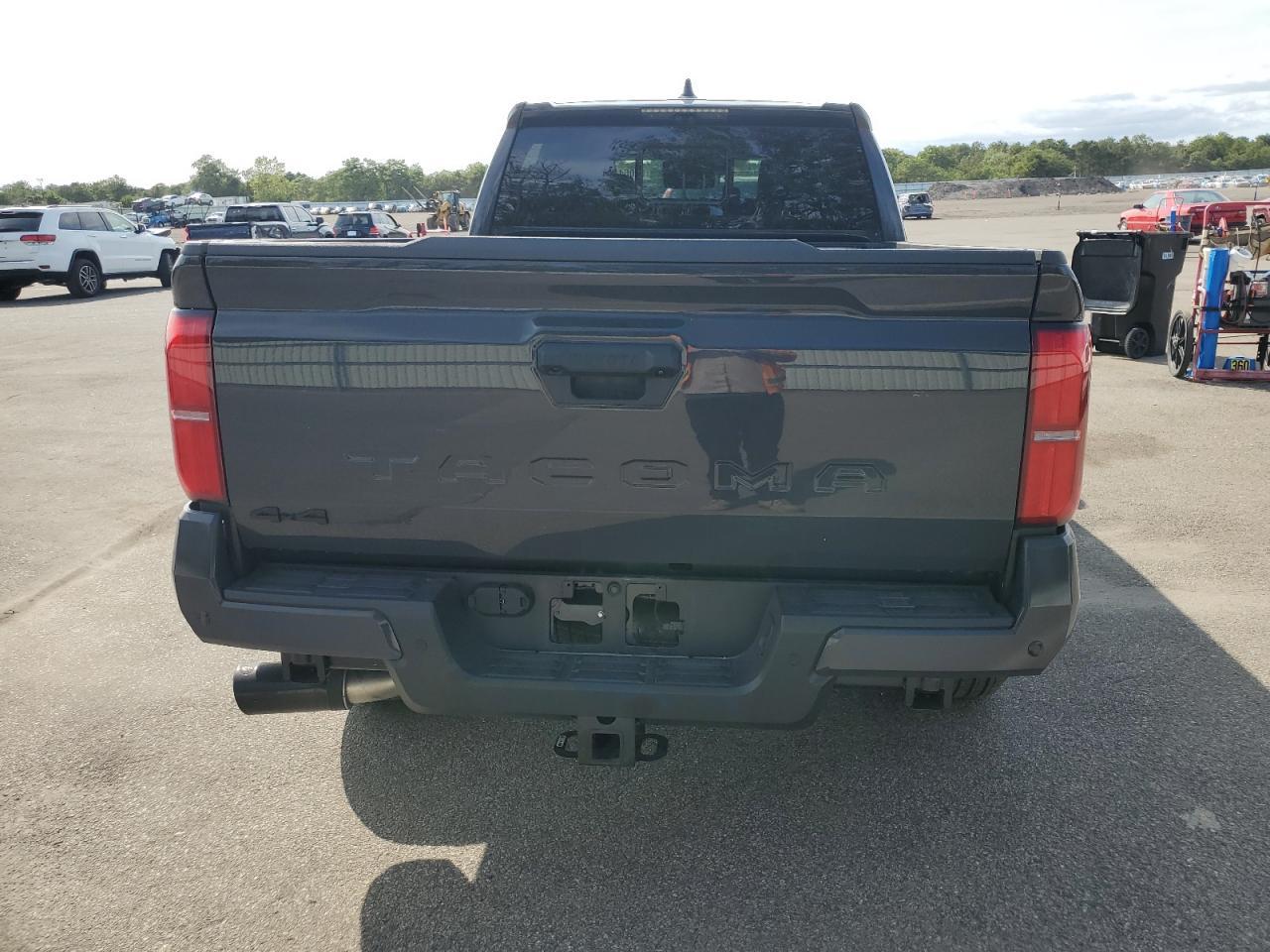 2025 Toyota Tacoma Double Cab - Image 6