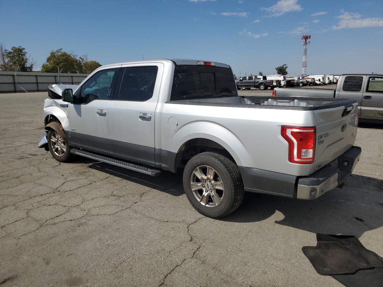 2015 Ford F150 Supercrew - Фото 2